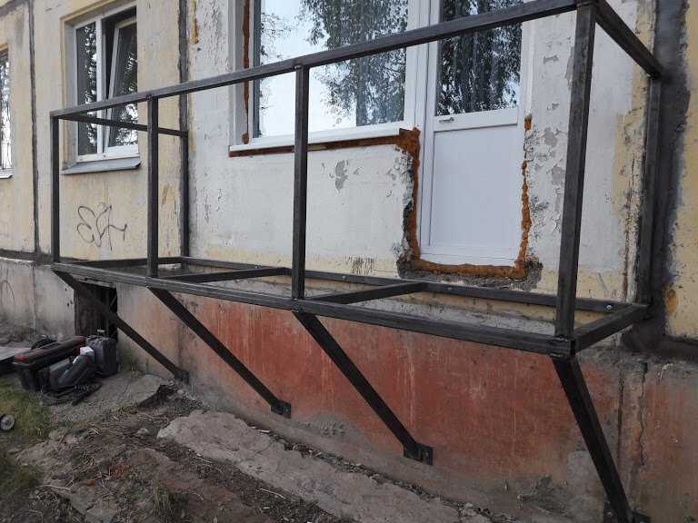 Балкон на первом этаже: можно ли пристроить, как его узаконить, документы и разрешение