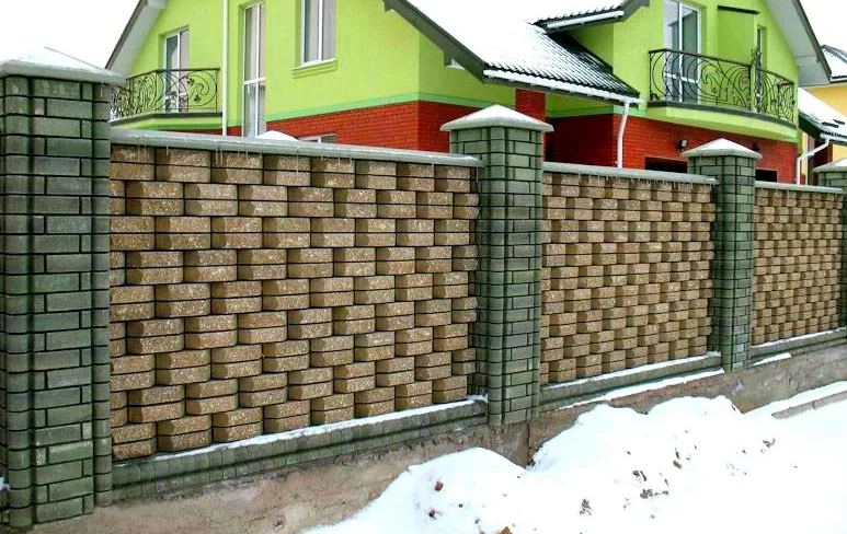 Каменный забор: устройство, виды, достоинства, недостатки