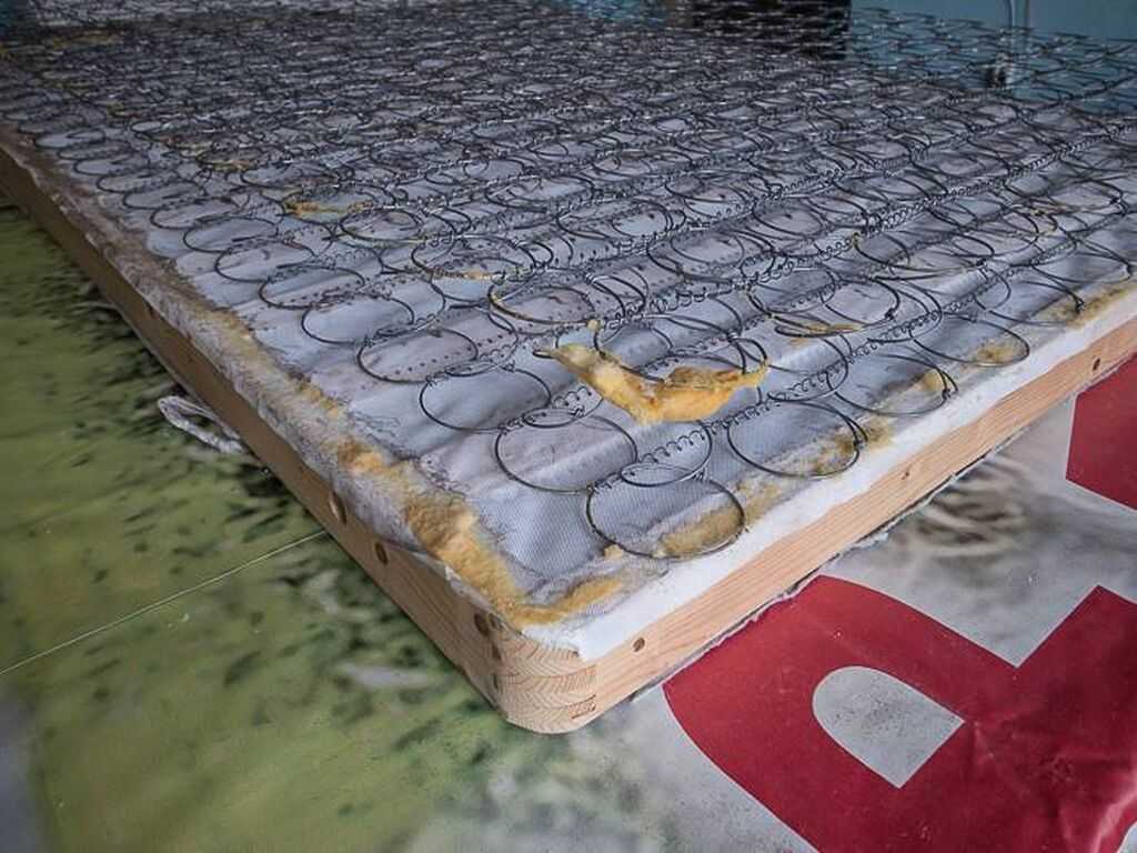 Куда применить пружинный матрас. ﻿ ремонт пружинных матрасов своими руками.